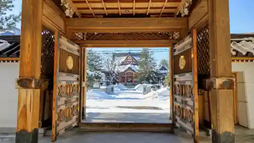 大休寺の山門