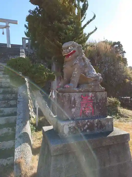布良崎神社の狛犬