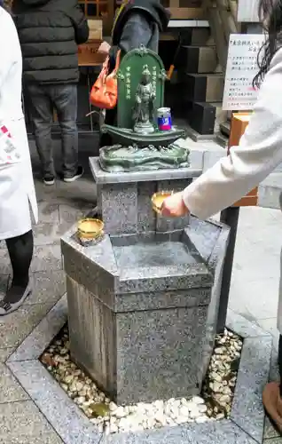 小網神社の像