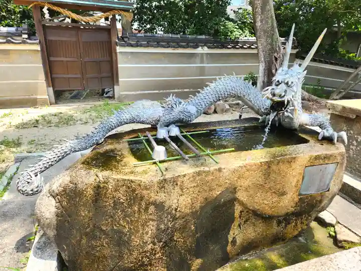 六甲八幡神社の手水舎