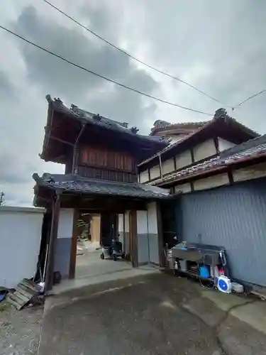 西光寺の山門