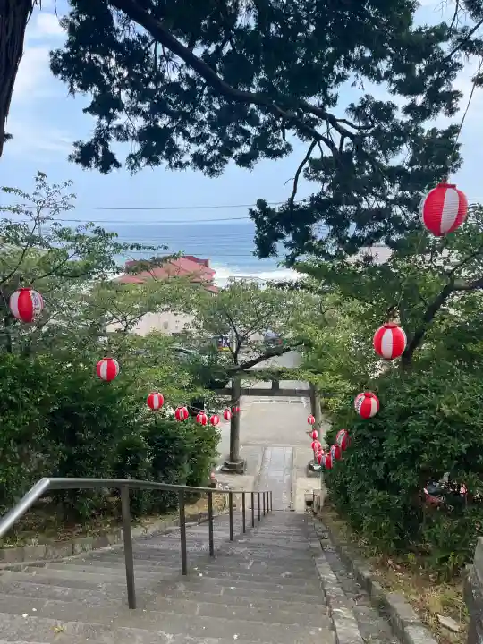 素鵞神社の{uncategorized: "未分類", other: "その他", undefined: "問題あり", building: "その他建物", grave: "お墓", sacred_gate: "鳥居", guardian: "狛犬", statue: "像", buddha: "仏像", history: "歴史", nature: "自然", garden: "庭園", animal: "動物", pagoda: "塔", temizu: "手水舎", mountain_gate: "山門・神門", sanctuary: "本殿・本堂", subordinate: "末社・摂社", art: "芸術", scenery: "景色", jizo: "地蔵", ema: "絵馬", goshuin: "御朱印", omikuji: "おみくじ", items: "授与品その他", amulet: "お守り", goshuincho: "御朱印帳", eats: "食事", festival: "お祭り", votive_dance: "神楽", shichigosan: "七五三参", wedding: "結婚式", experience: "体験その他", initially: "初詣", around: "周辺", anti_infection: "感染症対策"}