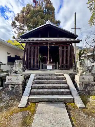 興玉神社の{uncategorized: "未分類", other: "その他", undefined: "問題あり", building: "その他建物", grave: "お墓", sacred_gate: "鳥居", guardian: "狛犬", statue: "像", buddha: "仏像", history: "歴史", nature: "自然", garden: "庭園", animal: "動物", pagoda: "塔", temizu: "手水舎", mountain_gate: "山門・神門", sanctuary: "本殿・本堂", subordinate: "末社・摂社", art: "芸術", scenery: "景色", jizo: "地蔵", ema: "絵馬", goshuin: "御朱印", omikuji: "おみくじ", items: "授与品その他", amulet: "お守り", goshuincho: "御朱印帳", eats: "食事", festival: "お祭り", votive_dance: "神楽", shichigosan: "七五三参", wedding: "結婚式", experience: "体験その他", initially: "初詣", around: "周辺", anti_infection: "感染症対策"}