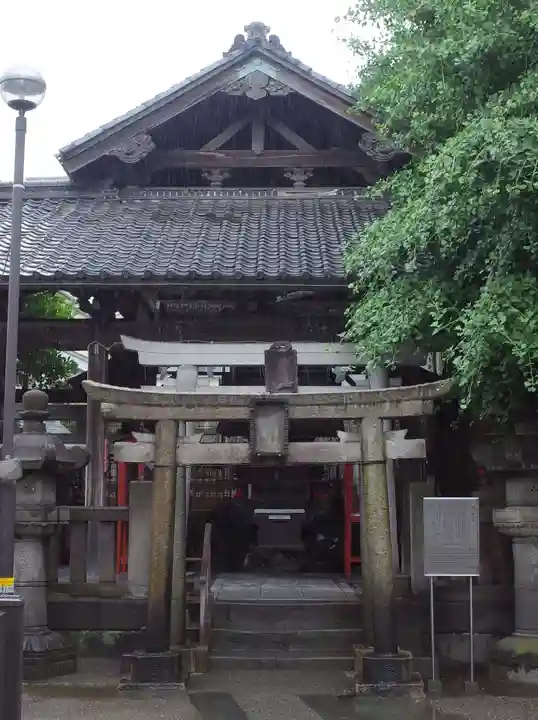 被官稲荷神社の本殿・本堂