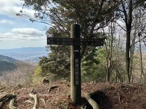 比叡山延暦寺の{uncategorized: "未分類", other: "その他", undefined: "問題あり", building: "その他建物", grave: "お墓", sacred_gate: "鳥居", guardian: "狛犬", statue: "像", buddha: "仏像", history: "歴史", nature: "自然", garden: "庭園", animal: "動物", pagoda: "塔", temizu: "手水舎", mountain_gate: "山門・神門", sanctuary: "本殿・本堂", subordinate: "末社・摂社", art: "芸術", scenery: "景色", jizo: "地蔵", ema: "絵馬", goshuin: "御朱印", omikuji: "おみくじ", items: "授与品その他", amulet: "お守り", goshuincho: "御朱印帳", eats: "食事", festival: "お祭り", votive_dance: "神楽", shichigosan: "七五三参", wedding: "結婚式", experience: "体験その他", initially: "初詣", around: "周辺", anti_infection: "感染症対策"}