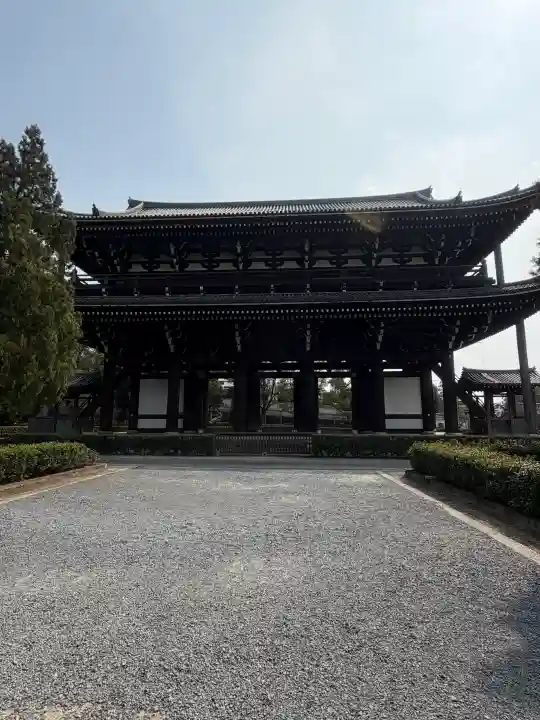 東福禅寺(東福寺)の{uncategorized: "未分類", other: "その他", undefined: "問題あり", building: "その他建物", grave: "お墓", sacred_gate: "鳥居", guardian: "狛犬", statue: "像", buddha: "仏像", history: "歴史", nature: "自然", garden: "庭園", animal: "動物", pagoda: "塔", temizu: "手水舎", mountain_gate: "山門・神門", sanctuary: "本殿・本堂", subordinate: "末社・摂社", art: "芸術", scenery: "景色", jizo: "地蔵", ema: "絵馬", goshuin: "御朱印", omikuji: "おみくじ", items: "授与品その他", amulet: "お守り", goshuincho: "御朱印帳", eats: "食事", festival: "お祭り", votive_dance: "神楽", shichigosan: "七五三参", wedding: "結婚式", experience: "体験その他", initially: "初詣", around: "周辺", anti_infection: "感染症対策"}