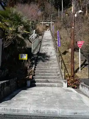石都々古和気神社の{uncategorized: "未分類", other: "その他", undefined: "問題あり", building: "その他建物", grave: "お墓", sacred_gate: "鳥居", guardian: "狛犬", statue: "像", buddha: "仏像", history: "歴史", nature: "自然", garden: "庭園", animal: "動物", pagoda: "塔", temizu: "手水舎", mountain_gate: "山門・神門", sanctuary: "本殿・本堂", subordinate: "末社・摂社", art: "芸術", scenery: "景色", jizo: "地蔵", ema: "絵馬", goshuin: "御朱印", omikuji: "おみくじ", items: "授与品その他", amulet: "お守り", goshuincho: "御朱印帳", eats: "食事", festival: "お祭り", votive_dance: "神楽", shichigosan: "七五三参", wedding: "結婚式", experience: "体験その他", initially: "初詣", around: "周辺", anti_infection: "感染症対策"}