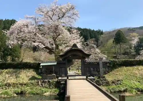 朝倉神社の山門・神門