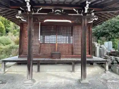 法泉寺の{uncategorized: "未分類", other: "その他", undefined: "問題あり", building: "その他建物", grave: "お墓", sacred_gate: "鳥居", guardian: "狛犬", statue: "像", buddha: "仏像", history: "歴史", nature: "自然", garden: "庭園", animal: "動物", pagoda: "塔", temizu: "手水舎", mountain_gate: "山門・神門", sanctuary: "本殿・本堂", subordinate: "末社・摂社", art: "芸術", scenery: "景色", jizo: "地蔵", ema: "絵馬", goshuin: "御朱印", omikuji: "おみくじ", items: "授与品その他", amulet: "お守り", goshuincho: "御朱印帳", eats: "食事", festival: "お祭り", votive_dance: "神楽", shichigosan: "七五三参", wedding: "結婚式", experience: "体験その他", initially: "初詣", around: "周辺", anti_infection: "感染症対策"}