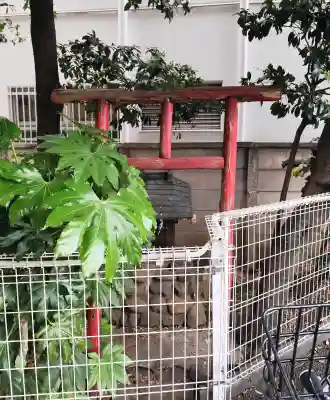 稲荷神社の{uncategorized: "未分類", other: "その他", undefined: "問題あり", building: "その他建物", grave: "お墓", sacred_gate: "鳥居", guardian: "狛犬", statue: "像", buddha: "仏像", history: "歴史", nature: "自然", garden: "庭園", animal: "動物", pagoda: "塔", temizu: "手水舎", mountain_gate: "山門・神門", sanctuary: "本殿・本堂", subordinate: "末社・摂社", art: "芸術", scenery: "景色", jizo: "地蔵", ema: "絵馬", goshuin: "御朱印", omikuji: "おみくじ", items: "授与品その他", amulet: "お守り", goshuincho: "御朱印帳", eats: "食事", festival: "お祭り", votive_dance: "神楽", shichigosan: "七五三参", wedding: "結婚式", experience: "体験その他", initially: "初詣", around: "周辺", anti_infection: "感染症対策"}