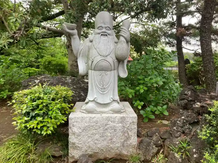 興禅寺の{uncategorized: "未分類", other: "その他", undefined: "問題あり", building: "その他建物", grave: "お墓", sacred_gate: "鳥居", guardian: "狛犬", statue: "像", buddha: "仏像", history: "歴史", nature: "自然", garden: "庭園", animal: "動物", pagoda: "塔", temizu: "手水舎", mountain_gate: "山門・神門", sanctuary: "本殿・本堂", subordinate: "末社・摂社", art: "芸術", scenery: "景色", jizo: "地蔵", ema: "絵馬", goshuin: "御朱印", omikuji: "おみくじ", items: "授与品その他", amulet: "お守り", goshuincho: "御朱印帳", eats: "食事", festival: "お祭り", votive_dance: "神楽", shichigosan: "七五三参", wedding: "結婚式", experience: "体験その他", initially: "初詣", around: "周辺", anti_infection: "感染症対策"}