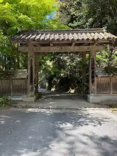 如意輪寺の{uncategorized: "未分類", other: "その他", undefined: "問題あり", building: "その他建物", grave: "お墓", sacred_gate: "鳥居", guardian: "狛犬", statue: "像", buddha: "仏像", history: "歴史", nature: "自然", garden: "庭園", animal: "動物", pagoda: "塔", temizu: "手水舎", mountain_gate: "山門・神門", sanctuary: "本殿・本堂", subordinate: "末社・摂社", art: "芸術", scenery: "景色", jizo: "地蔵", ema: "絵馬", goshuin: "御朱印", omikuji: "おみくじ", items: "授与品その他", amulet: "お守り", goshuincho: "御朱印帳", eats: "食事", festival: "お祭り", votive_dance: "神楽", shichigosan: "七五三参", wedding: "結婚式", experience: "体験その他", initially: "初詣", around: "周辺", anti_infection: "感染症対策"}