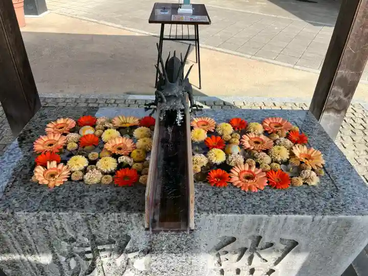 川越八幡宮の{uncategorized: "未分類", other: "その他", undefined: "問題あり", building: "その他建物", grave: "お墓", sacred_gate: "鳥居", guardian: "狛犬", statue: "像", buddha: "仏像", history: "歴史", nature: "自然", garden: "庭園", animal: "動物", pagoda: "塔", temizu: "手水舎", mountain_gate: "山門・神門", sanctuary: "本殿・本堂", subordinate: "末社・摂社", art: "芸術", scenery: "景色", jizo: "地蔵", ema: "絵馬", goshuin: "御朱印", omikuji: "おみくじ", items: "授与品その他", amulet: "お守り", goshuincho: "御朱印帳", eats: "食事", festival: "お祭り", votive_dance: "神楽", shichigosan: "七五三参", wedding: "結婚式", experience: "体験その他", initially: "初詣", around: "周辺", anti_infection: "感染症対策"}