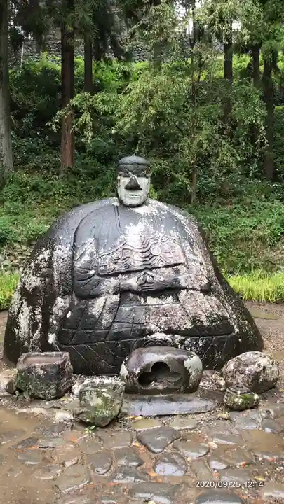 諏訪大社下社春宮の像