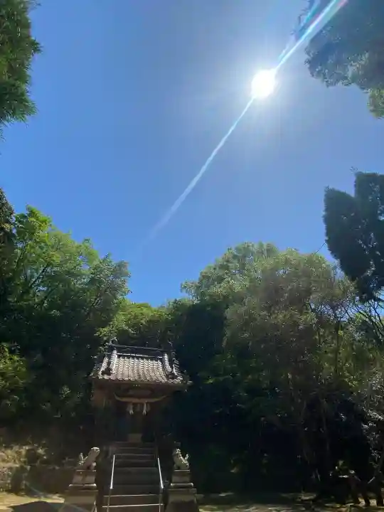 向日神社の{uncategorized: "未分類", other: "その他", undefined: "問題あり", building: "その他建物", grave: "お墓", sacred_gate: "鳥居", guardian: "狛犬", statue: "像", buddha: "仏像", history: "歴史", nature: "自然", garden: "庭園", animal: "動物", pagoda: "塔", temizu: "手水舎", mountain_gate: "山門・神門", sanctuary: "本殿・本堂", subordinate: "末社・摂社", art: "芸術", scenery: "景色", jizo: "地蔵", ema: "絵馬", goshuin: "御朱印", omikuji: "おみくじ", items: "授与品その他", amulet: "お守り", goshuincho: "御朱印帳", eats: "食事", festival: "お祭り", votive_dance: "神楽", shichigosan: "七五三参", wedding: "結婚式", experience: "体験その他", initially: "初詣", around: "周辺", anti_infection: "感染症対策"}