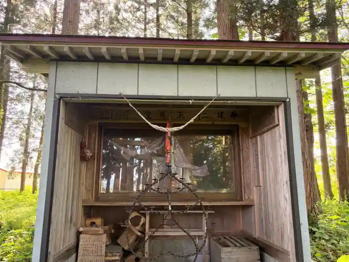 八幡神社の{uncategorized: "未分類", other: "その他", undefined: "問題あり", building: "その他建物", grave: "お墓", sacred_gate: "鳥居", guardian: "狛犬", statue: "像", buddha: "仏像", history: "歴史", nature: "自然", garden: "庭園", animal: "動物", pagoda: "塔", temizu: "手水舎", mountain_gate: "山門・神門", sanctuary: "本殿・本堂", subordinate: "末社・摂社", art: "芸術", scenery: "景色", jizo: "地蔵", ema: "絵馬", goshuin: "御朱印", omikuji: "おみくじ", items: "授与品その他", amulet: "お守り", goshuincho: "御朱印帳", eats: "食事", festival: "お祭り", votive_dance: "神楽", shichigosan: "七五三参", wedding: "結婚式", experience: "体験その他", initially: "初詣", around: "周辺", anti_infection: "感染症対策"}