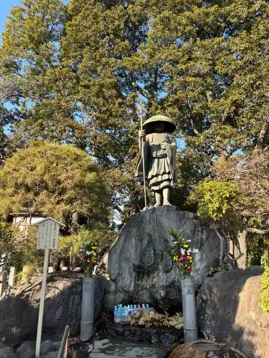 川崎大師(平間寺)の{uncategorized: "未分類", other: "その他", undefined: "問題あり", building: "その他建物", grave: "お墓", sacred_gate: "鳥居", guardian: "狛犬", statue: "像", buddha: "仏像", history: "歴史", nature: "自然", garden: "庭園", animal: "動物", pagoda: "塔", temizu: "手水舎", mountain_gate: "山門・神門", sanctuary: "本殿・本堂", subordinate: "末社・摂社", art: "芸術", scenery: "景色", jizo: "地蔵", ema: "絵馬", goshuin: "御朱印", omikuji: "おみくじ", items: "授与品その他", amulet: "お守り", goshuincho: "御朱印帳", eats: "食事", festival: "お祭り", votive_dance: "神楽", shichigosan: "七五三参", wedding: "結婚式", experience: "体験その他", initially: "初詣", around: "周辺", anti_infection: "感染症対策"}