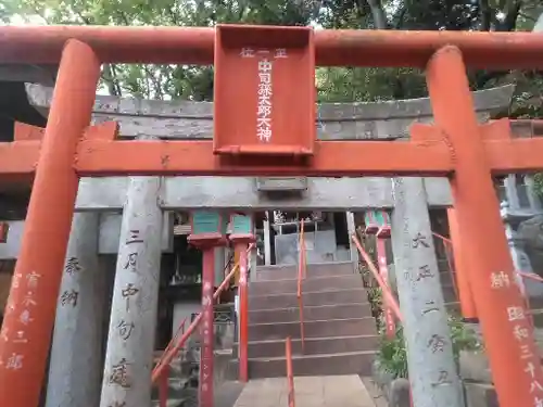 中司孫太郎稲荷神社の鳥居