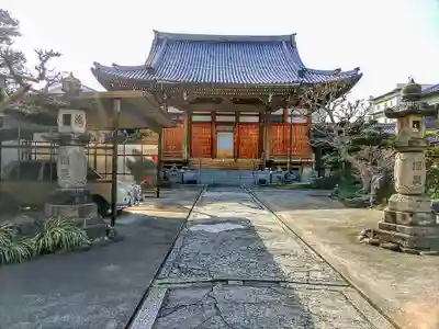 興西寺の本殿・本堂