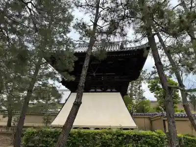 総見院の{uncategorized: "未分類", other: "その他", undefined: "問題あり", building: "その他建物", grave: "お墓", sacred_gate: "鳥居", guardian: "狛犬", statue: "像", buddha: "仏像", history: "歴史", nature: "自然", garden: "庭園", animal: "動物", pagoda: "塔", temizu: "手水舎", mountain_gate: "山門・神門", sanctuary: "本殿・本堂", subordinate: "末社・摂社", art: "芸術", scenery: "景色", jizo: "地蔵", ema: "絵馬", goshuin: "御朱印", omikuji: "おみくじ", items: "授与品その他", amulet: "お守り", goshuincho: "御朱印帳", eats: "食事", festival: "お祭り", votive_dance: "神楽", shichigosan: "七五三参", wedding: "結婚式", experience: "体験その他", initially: "初詣", around: "周辺", anti_infection: "感染症対策"}