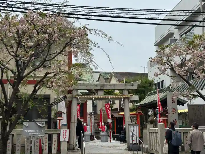 吉原神社の{uncategorized: "未分類", other: "その他", undefined: "問題あり", building: "その他建物", grave: "お墓", sacred_gate: "鳥居", guardian: "狛犬", statue: "像", buddha: "仏像", history: "歴史", nature: "自然", garden: "庭園", animal: "動物", pagoda: "塔", temizu: "手水舎", mountain_gate: "山門・神門", sanctuary: "本殿・本堂", subordinate: "末社・摂社", art: "芸術", scenery: "景色", jizo: "地蔵", ema: "絵馬", goshuin: "御朱印", omikuji: "おみくじ", items: "授与品その他", amulet: "お守り", goshuincho: "御朱印帳", eats: "食事", festival: "お祭り", votive_dance: "神楽", shichigosan: "七五三参", wedding: "結婚式", experience: "体験その他", initially: "初詣", around: "周辺", anti_infection: "感染症対策"}