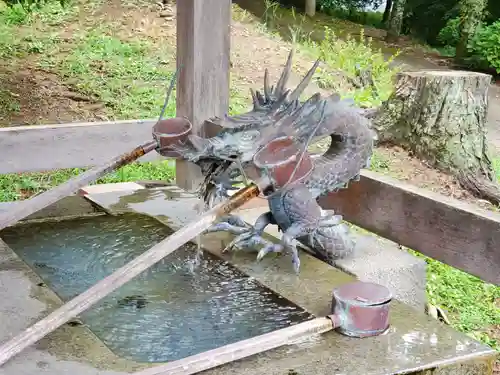 王地山まけきらい稲荷の手水舎
