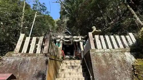 大本山七宝瀧寺の{uncategorized: "未分類", other: "その他", undefined: "問題あり", building: "その他建物", grave: "お墓", sacred_gate: "鳥居", guardian: "狛犬", statue: "像", buddha: "仏像", history: "歴史", nature: "自然", garden: "庭園", animal: "動物", pagoda: "塔", temizu: "手水舎", mountain_gate: "山門・神門", sanctuary: "本殿・本堂", subordinate: "末社・摂社", art: "芸術", scenery: "景色", jizo: "地蔵", ema: "絵馬", goshuin: "御朱印", omikuji: "おみくじ", items: "授与品その他", amulet: "お守り", goshuincho: "御朱印帳", eats: "食事", festival: "お祭り", votive_dance: "神楽", shichigosan: "七五三参", wedding: "結婚式", experience: "体験その他", initially: "初詣", around: "周辺", anti_infection: "感染症対策"}