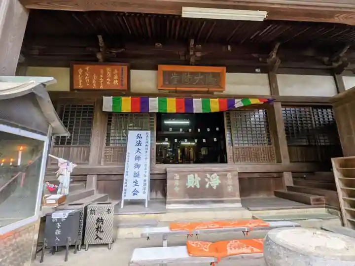 海岸寺奥の院の本殿・本堂