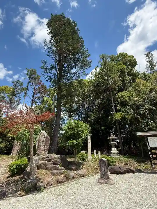 長尾神社の{uncategorized: "未分類", other: "その他", undefined: "問題あり", building: "その他建物", grave: "お墓", sacred_gate: "鳥居", guardian: "狛犬", statue: "像", buddha: "仏像", history: "歴史", nature: "自然", garden: "庭園", animal: "動物", pagoda: "塔", temizu: "手水舎", mountain_gate: "山門・神門", sanctuary: "本殿・本堂", subordinate: "末社・摂社", art: "芸術", scenery: "景色", jizo: "地蔵", ema: "絵馬", goshuin: "御朱印", omikuji: "おみくじ", items: "授与品その他", amulet: "お守り", goshuincho: "御朱印帳", eats: "食事", festival: "お祭り", votive_dance: "神楽", shichigosan: "七五三参", wedding: "結婚式", experience: "体験その他", initially: "初詣", around: "周辺", anti_infection: "感染症対策"}