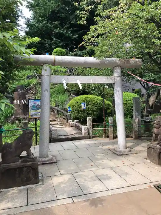 鳩森八幡神社の鳥居