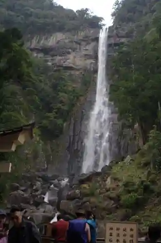 飛瀧神社（熊野那智大社別宮）の{uncategorized: "未分類", other: "その他", undefined: "問題あり", building: "その他建物", grave: "お墓", sacred_gate: "鳥居", guardian: "狛犬", statue: "像", buddha: "仏像", history: "歴史", nature: "自然", garden: "庭園", animal: "動物", pagoda: "塔", temizu: "手水舎", mountain_gate: "山門・神門", sanctuary: "本殿・本堂", subordinate: "末社・摂社", art: "芸術", scenery: "景色", jizo: "地蔵", ema: "絵馬", goshuin: "御朱印", omikuji: "おみくじ", items: "授与品その他", amulet: "お守り", goshuincho: "御朱印帳", eats: "食事", festival: "お祭り", votive_dance: "神楽", shichigosan: "七五三参", wedding: "結婚式", experience: "体験その他", initially: "初詣", around: "周辺", anti_infection: "感染症対策"}