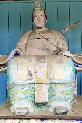 古殿八幡神社の像