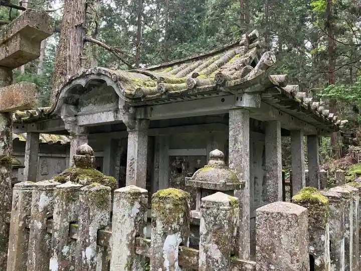 高野山金剛峯寺奥の院(和歌山県)
