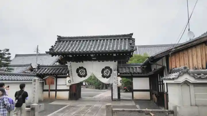 阿弥陀寺の山門・神門