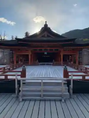 厳島神社の{uncategorized: "未分類", other: "その他", undefined: "問題あり", building: "その他建物", grave: "お墓", sacred_gate: "鳥居", guardian: "狛犬", statue: "像", buddha: "仏像", history: "歴史", nature: "自然", garden: "庭園", animal: "動物", pagoda: "塔", temizu: "手水舎", mountain_gate: "山門・神門", sanctuary: "本殿・本堂", subordinate: "末社・摂社", art: "芸術", scenery: "景色", jizo: "地蔵", ema: "絵馬", goshuin: "御朱印", omikuji: "おみくじ", items: "授与品その他", amulet: "お守り", goshuincho: "御朱印帳", eats: "食事", festival: "お祭り", votive_dance: "神楽", shichigosan: "七五三参", wedding: "結婚式", experience: "体験その他", initially: "初詣", around: "周辺", anti_infection: "感染症対策"}