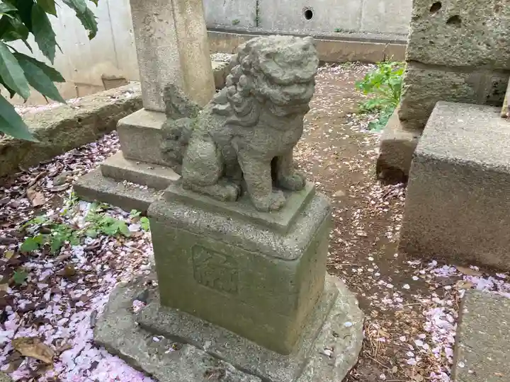 狸穴稲荷社の狛犬