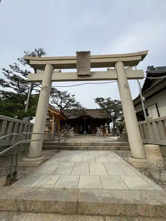 舞子六神社/まいこむの宮の{uncategorized: "未分類", other: "その他", undefined: "問題あり", building: "その他建物", grave: "お墓", sacred_gate: "鳥居", guardian: "狛犬", statue: "像", buddha: "仏像", history: "歴史", nature: "自然", garden: "庭園", animal: "動物", pagoda: "塔", temizu: "手水舎", mountain_gate: "山門・神門", sanctuary: "本殿・本堂", subordinate: "末社・摂社", art: "芸術", scenery: "景色", jizo: "地蔵", ema: "絵馬", goshuin: "御朱印", omikuji: "おみくじ", items: "授与品その他", amulet: "お守り", goshuincho: "御朱印帳", eats: "食事", festival: "お祭り", votive_dance: "神楽", shichigosan: "七五三参", wedding: "結婚式", experience: "体験その他", initially: "初詣", around: "周辺", anti_infection: "感染症対策"}