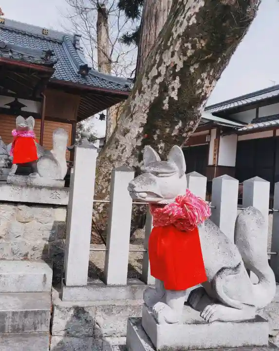 瀬古口稲荷神社の{uncategorized: "未分類", other: "その他", undefined: "問題あり", building: "その他建物", grave: "お墓", sacred_gate: "鳥居", guardian: "狛犬", statue: "像", buddha: "仏像", history: "歴史", nature: "自然", garden: "庭園", animal: "動物", pagoda: "塔", temizu: "手水舎", mountain_gate: "山門・神門", sanctuary: "本殿・本堂", subordinate: "末社・摂社", art: "芸術", scenery: "景色", jizo: "地蔵", ema: "絵馬", goshuin: "御朱印", omikuji: "おみくじ", items: "授与品その他", amulet: "お守り", goshuincho: "御朱印帳", eats: "食事", festival: "お祭り", votive_dance: "神楽", shichigosan: "七五三参", wedding: "結婚式", experience: "体験その他", initially: "初詣", around: "周辺", anti_infection: "感染症対策"}