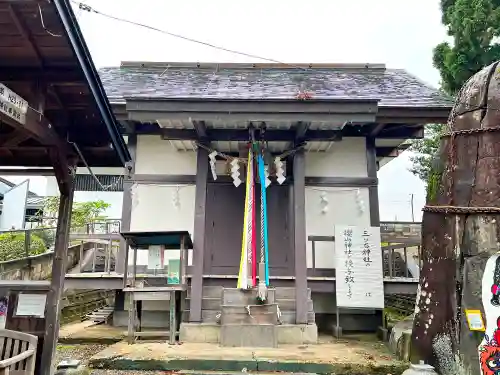 三ツ石神社(岩手県)
