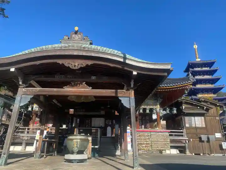中山寺の{uncategorized: "未分類", other: "その他", undefined: "問題あり", building: "その他建物", grave: "お墓", sacred_gate: "鳥居", guardian: "狛犬", statue: "像", buddha: "仏像", history: "歴史", nature: "自然", garden: "庭園", animal: "動物", pagoda: "塔", temizu: "手水舎", mountain_gate: "山門・神門", sanctuary: "本殿・本堂", subordinate: "末社・摂社", art: "芸術", scenery: "景色", jizo: "地蔵", ema: "絵馬", goshuin: "御朱印", omikuji: "おみくじ", items: "授与品その他", amulet: "お守り", goshuincho: "御朱印帳", eats: "食事", festival: "お祭り", votive_dance: "神楽", shichigosan: "七五三参", wedding: "結婚式", experience: "体験その他", initially: "初詣", around: "周辺", anti_infection: "感染症対策"}
