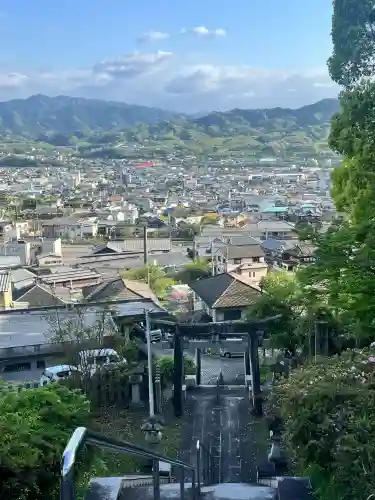 高野口八幡神社の{uncategorized: "未分類", other: "その他", undefined: "問題あり", building: "その他建物", grave: "お墓", sacred_gate: "鳥居", guardian: "狛犬", statue: "像", buddha: "仏像", history: "歴史", nature: "自然", garden: "庭園", animal: "動物", pagoda: "塔", temizu: "手水舎", mountain_gate: "山門・神門", sanctuary: "本殿・本堂", subordinate: "末社・摂社", art: "芸術", scenery: "景色", jizo: "地蔵", ema: "絵馬", goshuin: "御朱印", omikuji: "おみくじ", items: "授与品その他", amulet: "お守り", goshuincho: "御朱印帳", eats: "食事", festival: "お祭り", votive_dance: "神楽", shichigosan: "七五三参", wedding: "結婚式", experience: "体験その他", initially: "初詣", around: "周辺", anti_infection: "感染症対策"}