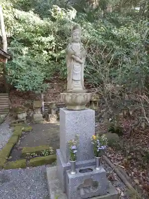 蛇苦止明神（蛇苦止堂）の{uncategorized: "未分類", other: "その他", undefined: "問題あり", building: "その他建物", grave: "お墓", sacred_gate: "鳥居", guardian: "狛犬", statue: "像", buddha: "仏像", history: "歴史", nature: "自然", garden: "庭園", animal: "動物", pagoda: "塔", temizu: "手水舎", mountain_gate: "山門・神門", sanctuary: "本殿・本堂", subordinate: "末社・摂社", art: "芸術", scenery: "景色", jizo: "地蔵", ema: "絵馬", goshuin: "御朱印", omikuji: "おみくじ", items: "授与品その他", amulet: "お守り", goshuincho: "御朱印帳", eats: "食事", festival: "お祭り", votive_dance: "神楽", shichigosan: "七五三参", wedding: "結婚式", experience: "体験その他", initially: "初詣", around: "周辺", anti_infection: "感染症対策"}