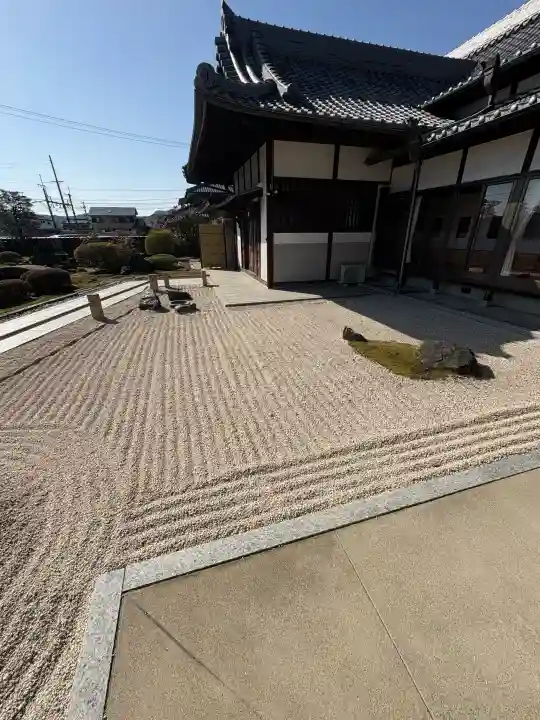 長福寺の{uncategorized: "未分類", other: "その他", undefined: "問題あり", building: "その他建物", grave: "お墓", sacred_gate: "鳥居", guardian: "狛犬", statue: "像", buddha: "仏像", history: "歴史", nature: "自然", garden: "庭園", animal: "動物", pagoda: "塔", temizu: "手水舎", mountain_gate: "山門・神門", sanctuary: "本殿・本堂", subordinate: "末社・摂社", art: "芸術", scenery: "景色", jizo: "地蔵", ema: "絵馬", goshuin: "御朱印", omikuji: "おみくじ", items: "授与品その他", amulet: "お守り", goshuincho: "御朱印帳", eats: "食事", festival: "お祭り", votive_dance: "神楽", shichigosan: "七五三参", wedding: "結婚式", experience: "体験その他", initially: "初詣", around: "周辺", anti_infection: "感染症対策"}