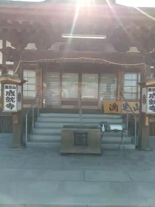 成就寺の本殿・本堂
