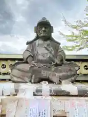 大石神社の像