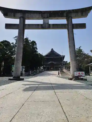 豊川閣　妙厳寺の鳥居