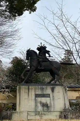 観心寺の像