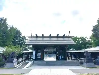 札幌護國神社の山門・神門
