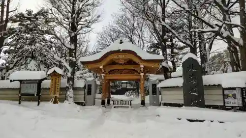 瑞龍寺の山門