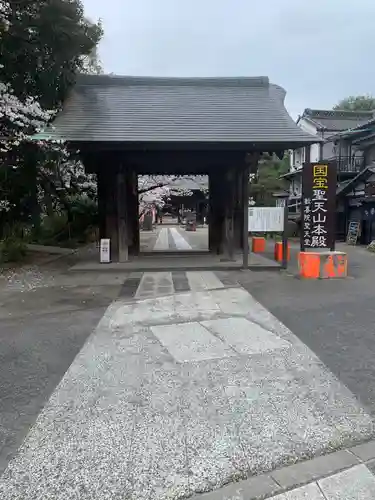 妻沼聖天山歓喜院の山門・神門